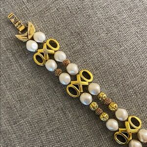 Vintage Gold Tone Faux Pearl XO Link Bracelet | 7.5” | Statement Jewelry